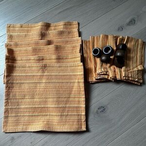 Crate&Barrel Papaya Belize Placemat & Napkin Set